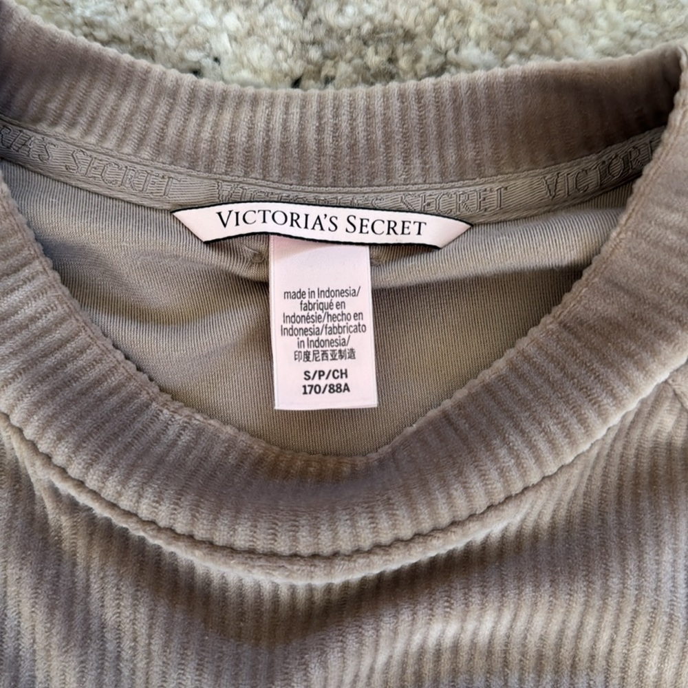 NWOT Victoria’s Secret set - Picture 2 of 4